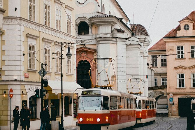 Prague Full-Day Guided Tour From Vienna - Old Town Hall and the Astronomical Clock: how to make it click