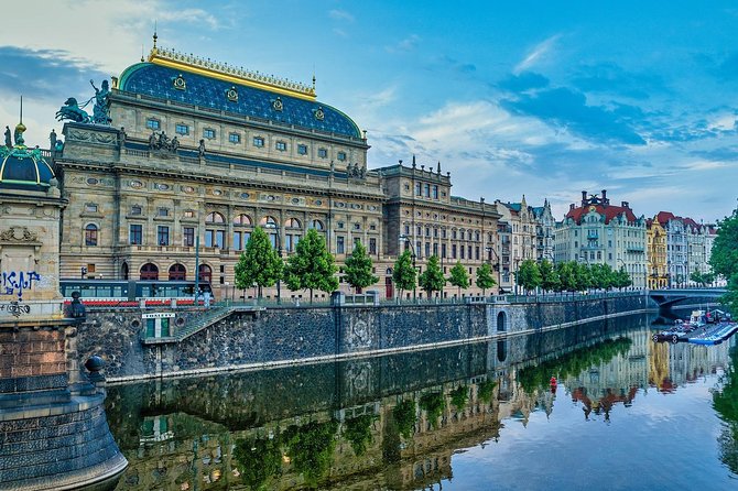 Prague private day tour from Vienna ( local guide ) - Stop 2: Charles Bridge, guided timing over the river