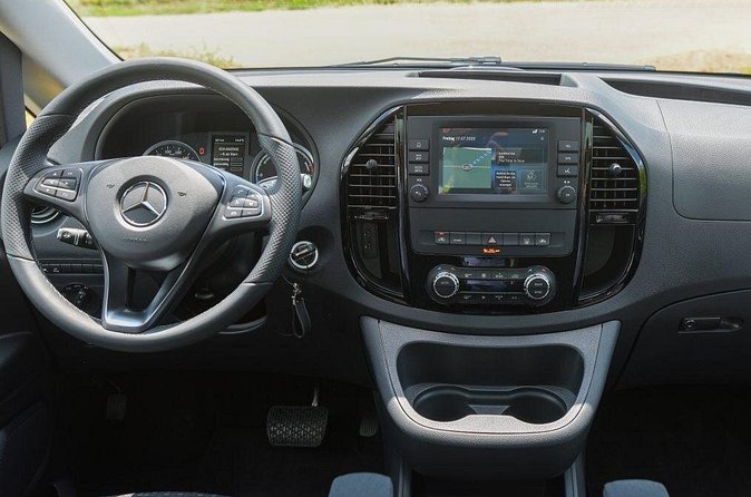 Private airport transfer in Vienna for up to 8 people in minibus - In the minibus: air-conditioning, WiFi, and driver support