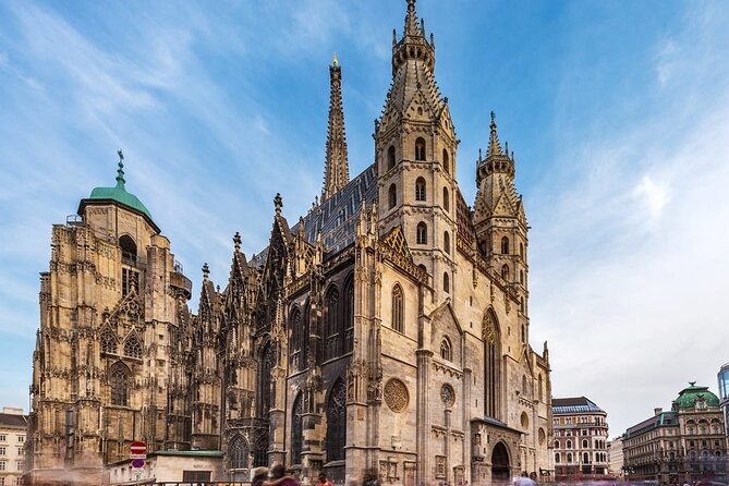 Private Bike Tour of Vienna Top Attractions & Nature - Starting at Franz-Josefs-Kai: where your ride begins