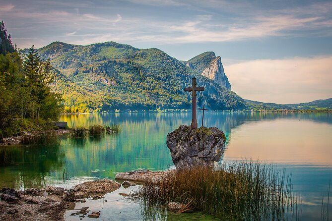 Private full-day tour from Vienna to Hallstatt - Mondsee: a lake finish before the long return