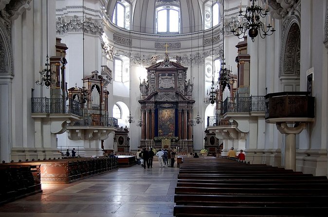 Private full day trip to Salzburg from Vienna - Stop 2: St. Gilgen, the calm lake town break