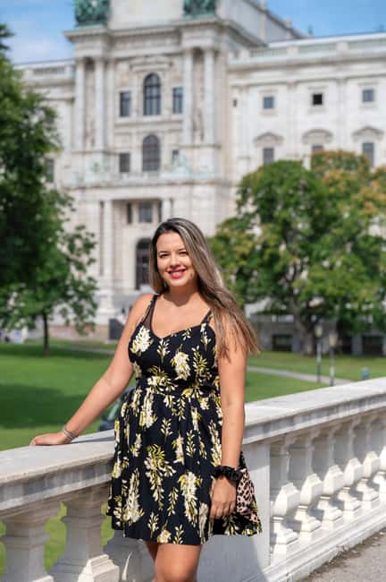Private Photoshoot in Vienna City Center - How Kitti’s candid style keeps portraits natural