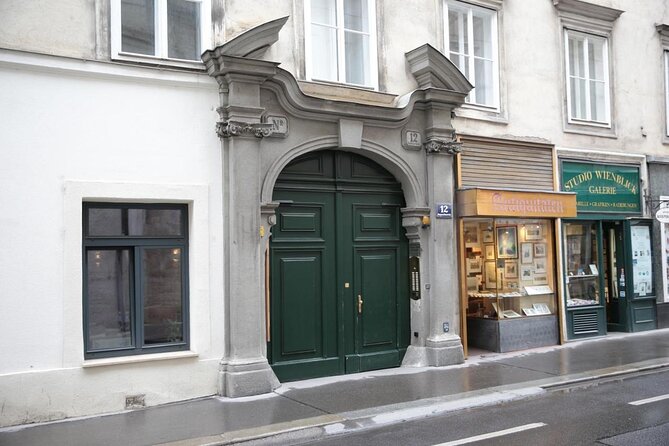 Private Spooky Vienna Ghost Tour - Stop-by-stop: Habsburgs, catacombs, plague lore, and execution legends