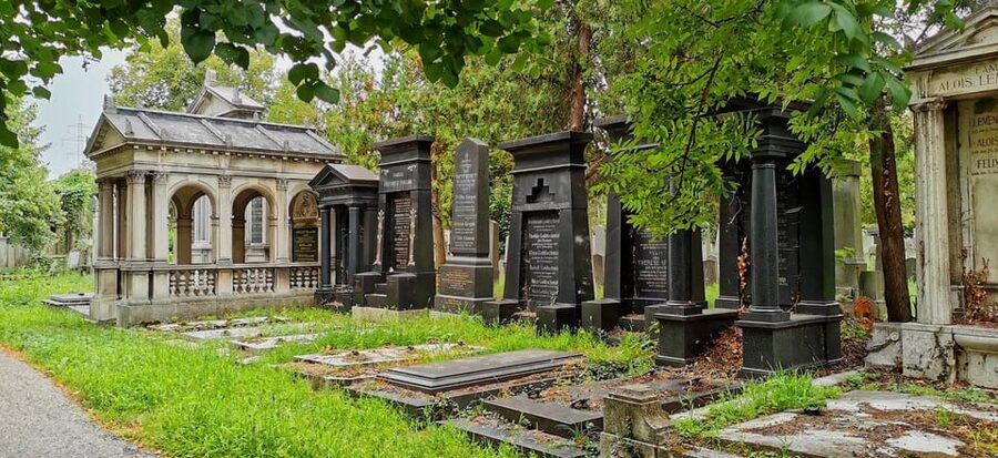 Private tour: Vienna Central Cemetery 1st gate and 2nd gate - Head covering rules and the guide’s best skill: turning monuments into stories