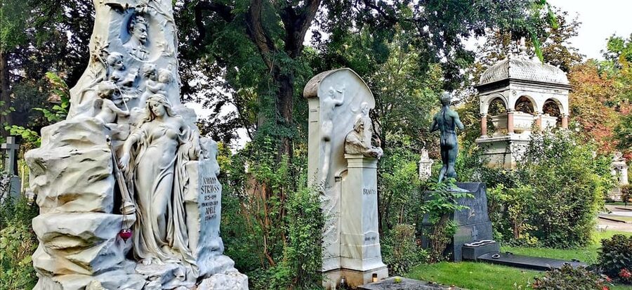 Private tour: Vienna Central Cemetery 1st gate and 2nd gate - Visiting the monumental cemetery church inside the dome