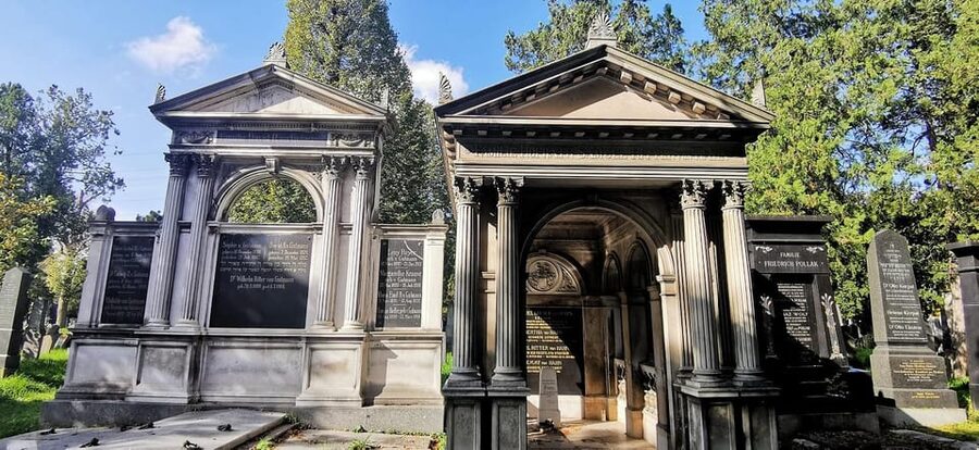 Private tour: Vienna Central Cemetery 1st gate and 2nd gate - Meeting at the 1st gate: starting with the old Jewish cemetery