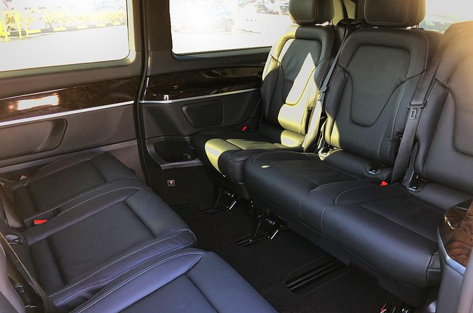 Private Transfer between Vienna Airport and Vienna City. - Who this private Vienna airport transfer suits best