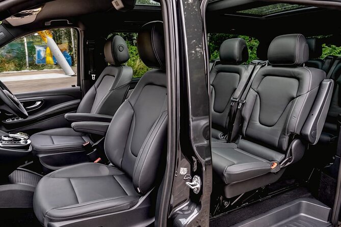 Private Transfer between Vienna Airport and Vienna City. - FAQ