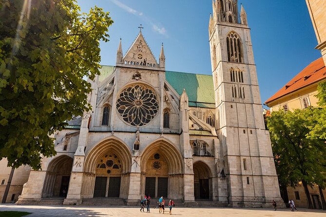 Private transfer from Vienna to Zagreb with 2h of Sightseeing - Vehicles, Luggage Space, and Comfort Level