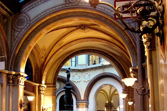 Private Vienna Evening Walk — Orientation for Your First Night - Luxury promenades and the Golden Quarter mood shift