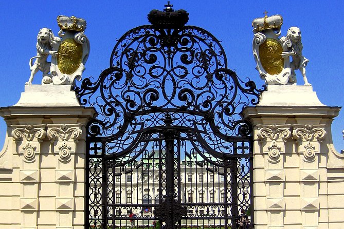 Private Vienna Highlights History Walk — WWII and Post War Vienna - Schwarzenbergplatz Soviet War Memorial and the tricky math of memory