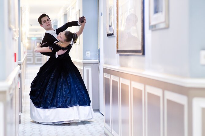 Private Waltz Workshop for Friends & Families (4-14 guests) - Where You Meet and How the 1-Hour Session Flows