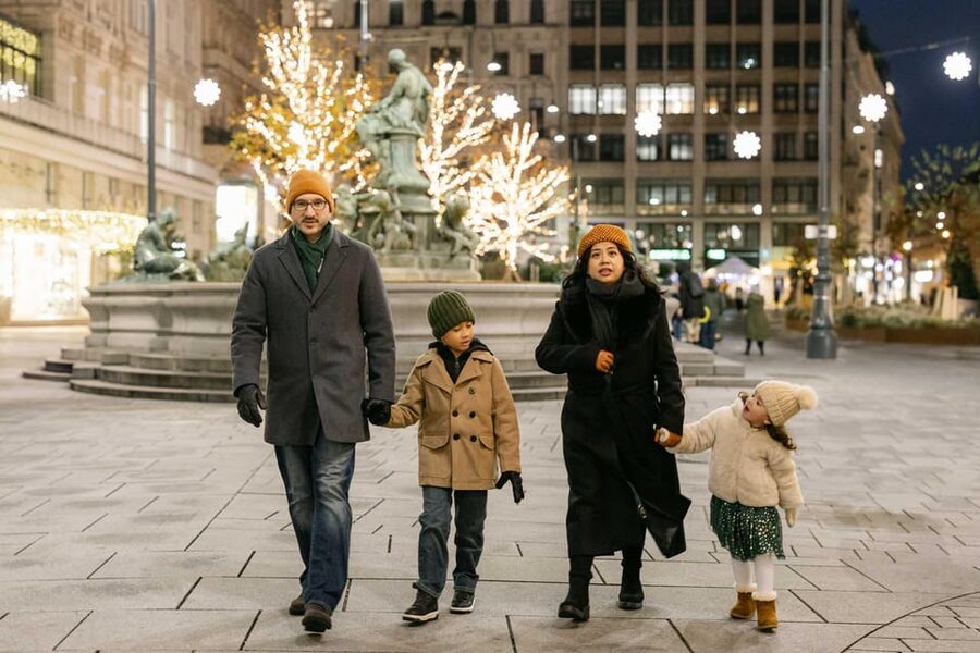 Professional Photoshooting in Vienna - Hofburg Palace, Michaelerplatz, and Graben Street, Classic Vienna Details in One Flow
