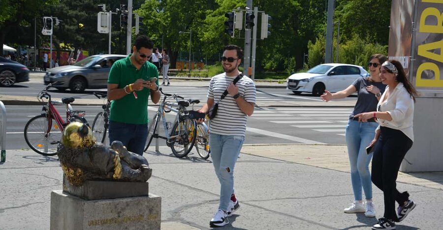 Riddle Tour: Explore the Hidden Gems of Vienna - Kärntner Straße to Schwedenplatz: your first clues in the middle of it all