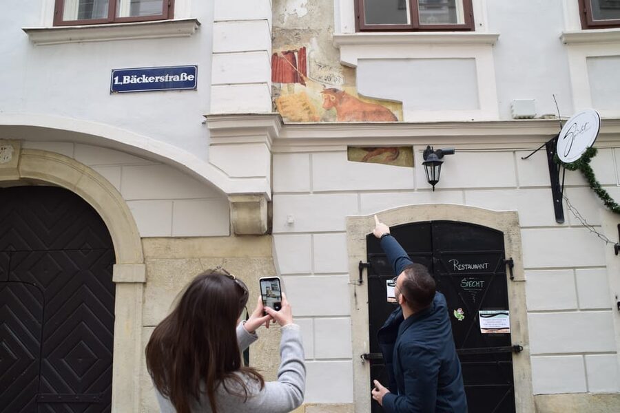 Riddle Tour: Explore the Hidden Gems of Vienna - Vienna’s most beautiful clock: symbolism you can actually see