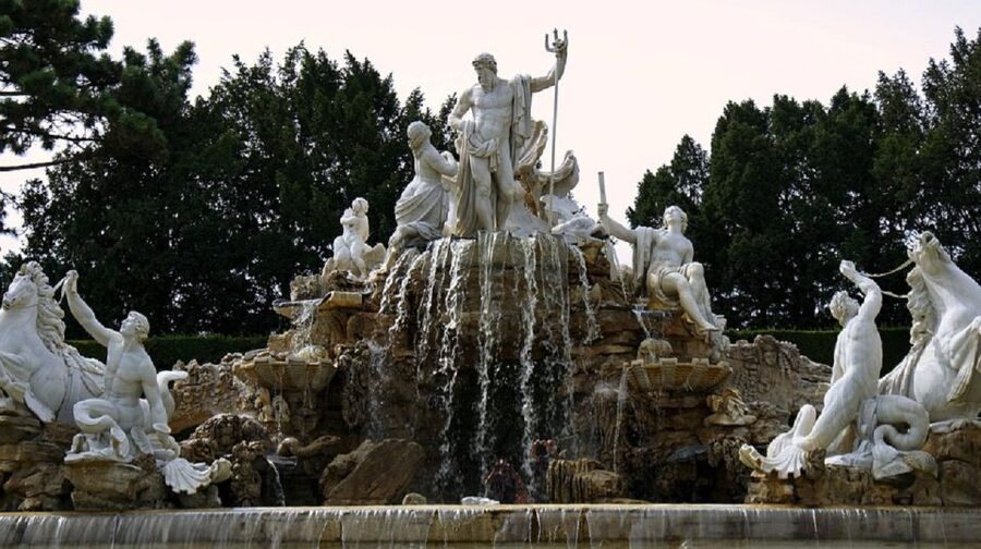 Schönbrunn Grand Tour : Private Skip-the-Line Walking Tour - What it feels like on the ground: private pace, lots of Q and A