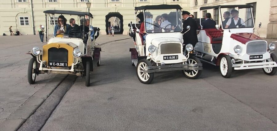 Sightseeing tour in electric vintage car (up to 5 people) - Meeting at Herrengasse 12, Hotel Radisson Blu (1010 Vienna)