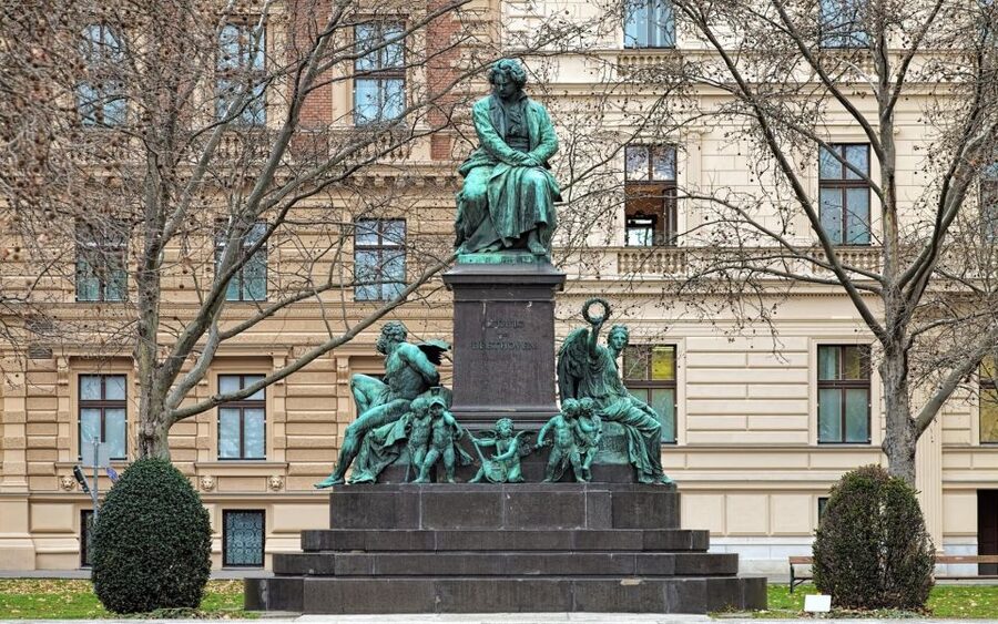 Skip-the-line House of Music Vienna, Mozart, Beethoven Tour - The 4-hour walking musical trail: Haus der Musik plus St. Stephen’s Cathedral