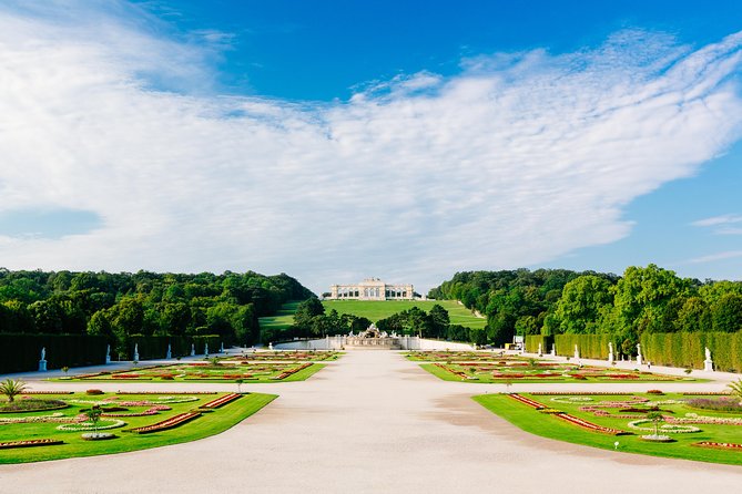 Skip-the-Line Schonbrunn Palace Guided Tour and Vienna Historical City Tour - Guides, headsets, and what to watch when language gets shared