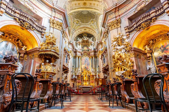 St Stephen's Cathedral Vienna Old Town Walking Tour - Inside St. Stephen’s Cathedral: altars, pulpit, chapels, and the Máriapócs Icon