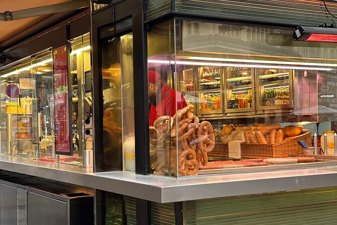 Taste Vienna: A Full Meal Walking Food Tour by Do Eat Better - Stop 1 on Kurrentgasse: the Bretzel that sets the tone