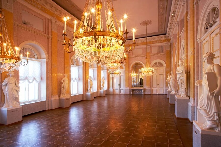 Tickets for the Albertina Exhibitions - Museum rules that affect your day: bags, umbrellas, and lockers
