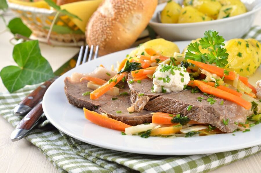 Traditional Austrian Food with Vienna Old Town Private Tour - A Vienna Old Town route built around landmarks and lunch-level appetite