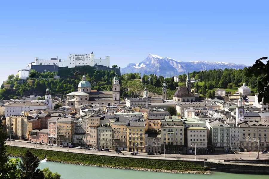 Traunkirchen, Hallstatt & Salzburg – A Day to Remember - Premium van value at $158 per person: what justifies the price