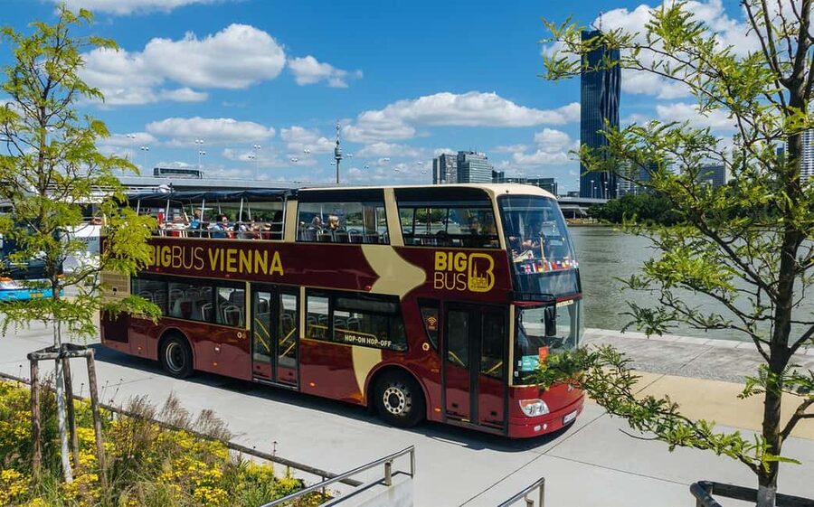 Vienna 3, 4 or 5-Attraction Pass: Schönbrunn, Belvedere, Bus - Belvedere Palace: art focus, Marble Hall energy, and Klimt