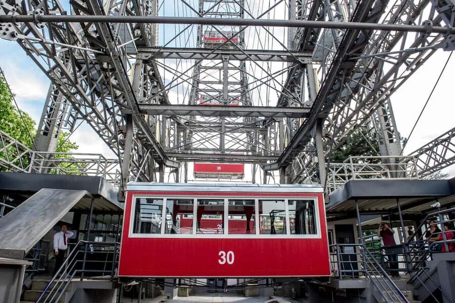 Vienna 3, 4 or 5-Attraction Pass: Schönbrunn, Belvedere, Bus - Riesenrad Giant Ferris Wheel: the 65-meter viewpoint and fast-track entry