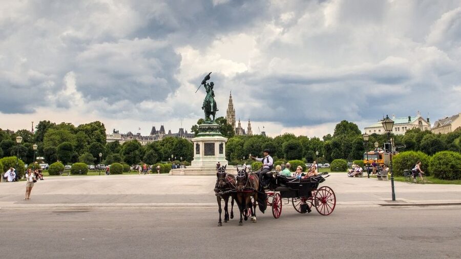 Vienna: 30-Minute Fiaker Ride in the Old Town - Should You Book This 30-Minute Fiaker Ride?