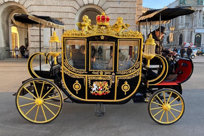 Vienna: 60 min. Imperial E-Carriage Sightseeing Tour with Drinks - Highlights at a Glance