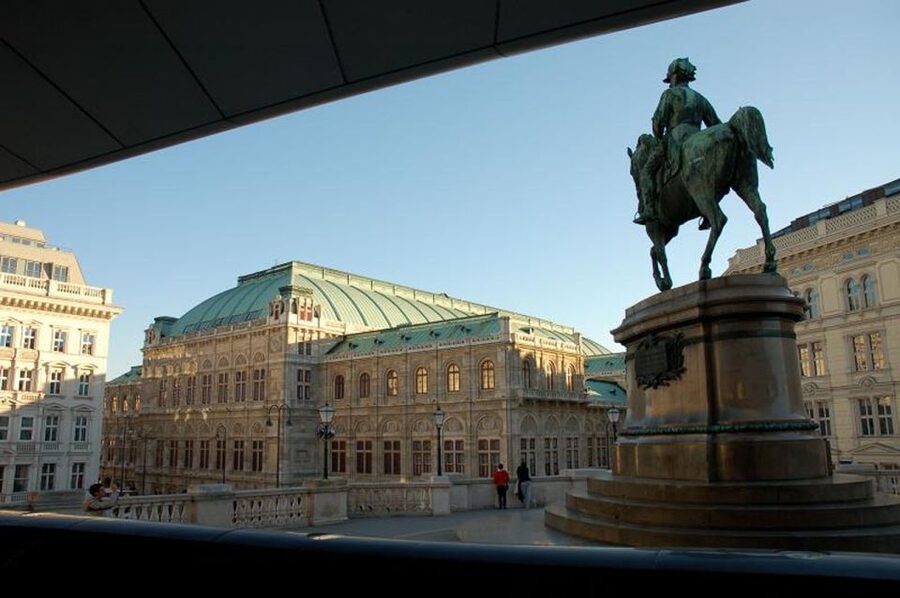 Vienna and Skip-the-Line Schönbrunn Palace Private Tour - Riding Vienna’s Ringstraße like an insider