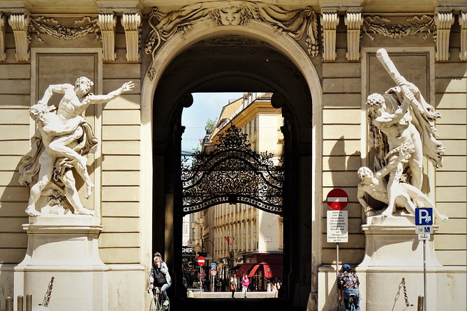 Vienna at First Glance a Private Walking Tour for First Timers - St Stephen’s Cathedral: your guided drop-off and how to use it for self exploration