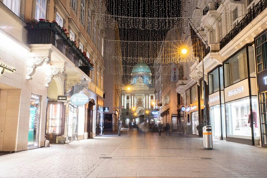 VIENNA AT NIGHT: PRIVATE PHOTO TOUR - The 150-Minute Flow Through Vienna’s Old Town