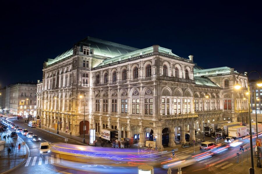 VIENNA AT NIGHT: PRIVATE PHOTO TOUR - Stop Style One: First Frames With Real Settings