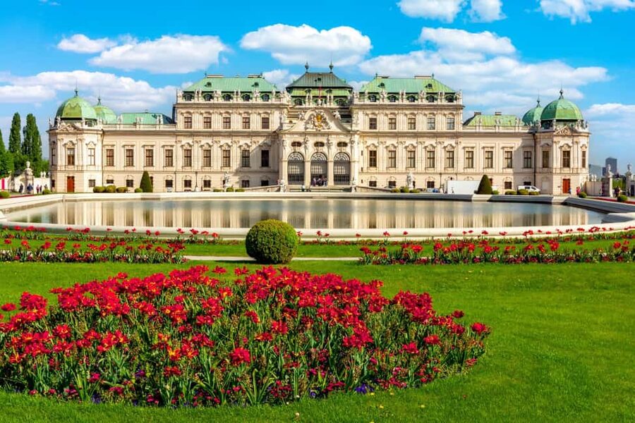 Vienna Belvedere Palace Skip-the-line Tour & Official Guide - Meeting the guide outside the palace gates