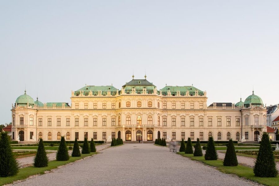 Vienna: Belvedere Palace Skip-the-Line Tour - Finding your guide at the black gate near the Hop on Hop off bus stop