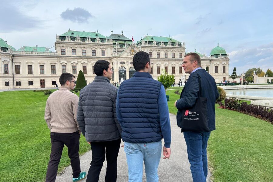 Vienna: Belvedere & The Best of Gustav Klimt Private Tour - Gardens walk: Prince Eugene’s setting in a Baroque frame