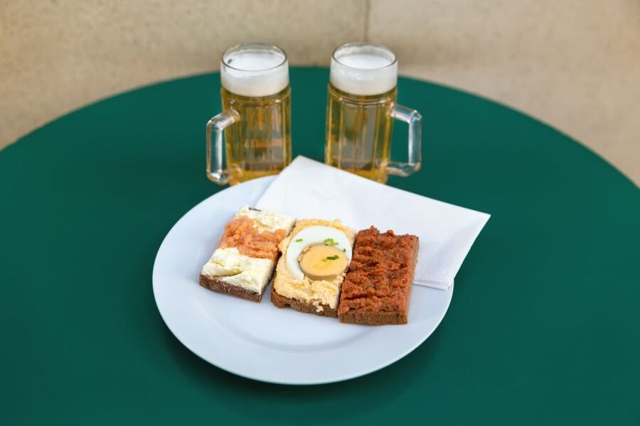 Vienna: Best of Vienna Food Tour - Stop one: Viennese meatloaf in a legendary local place
