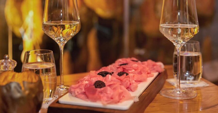 Vienna: Best of Vienna Food Tour - A glamorous palais stop for Austrian chocolate pralines