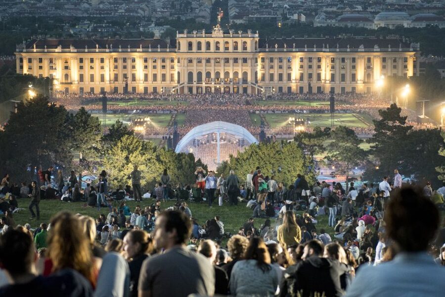 Vienna: Big Bus Evening Sightseeing Bus Tour with Live Guide - The electric double-decker ride: where you sit matters
