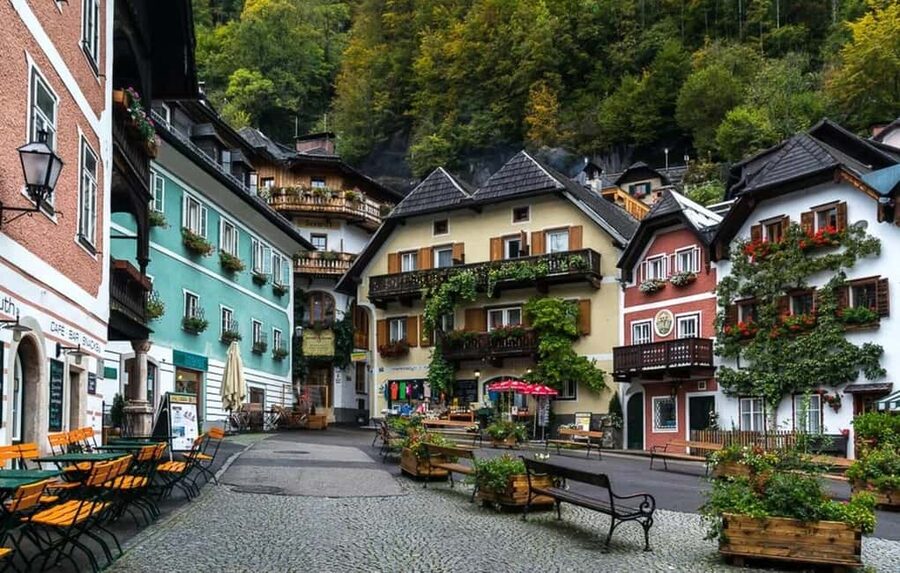 Vienna/Bratislava: Day Trip to Hallstatt & Salzburg - Key highlights in plain terms