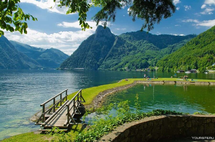 Vienna/Bratislava: Day Trip to Hallstatt & Salzburg - A luxury van that keeps Hallstatt from feeling like a grind
