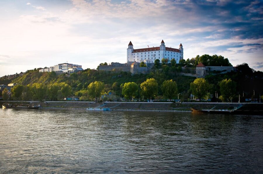Vienna: Bratislava Day Trip with Private Guide and Transport - The 4.5-hour Old Town walking tour, where the city’s details show up