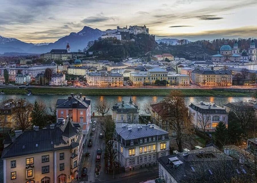 Vienna/Bratislava: Traunkirchen, Hallstatt & Salzburg Tour - Salzburg Old Town: Mozart, Mirabell Gardens, and your three-hour window