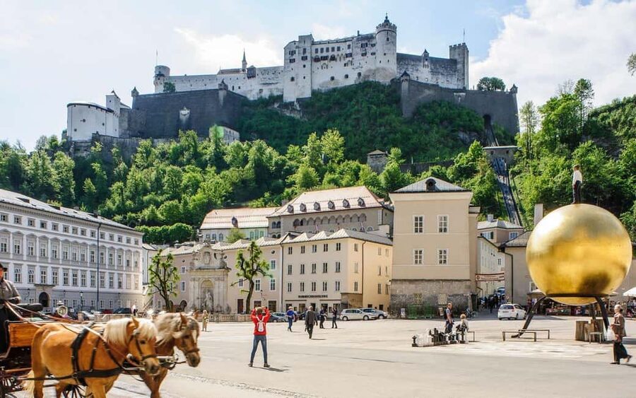 Vienna/Bratislava: Traunkirchen, Hallstatt & Salzburg Tour - Managing the long driving day without losing your energy