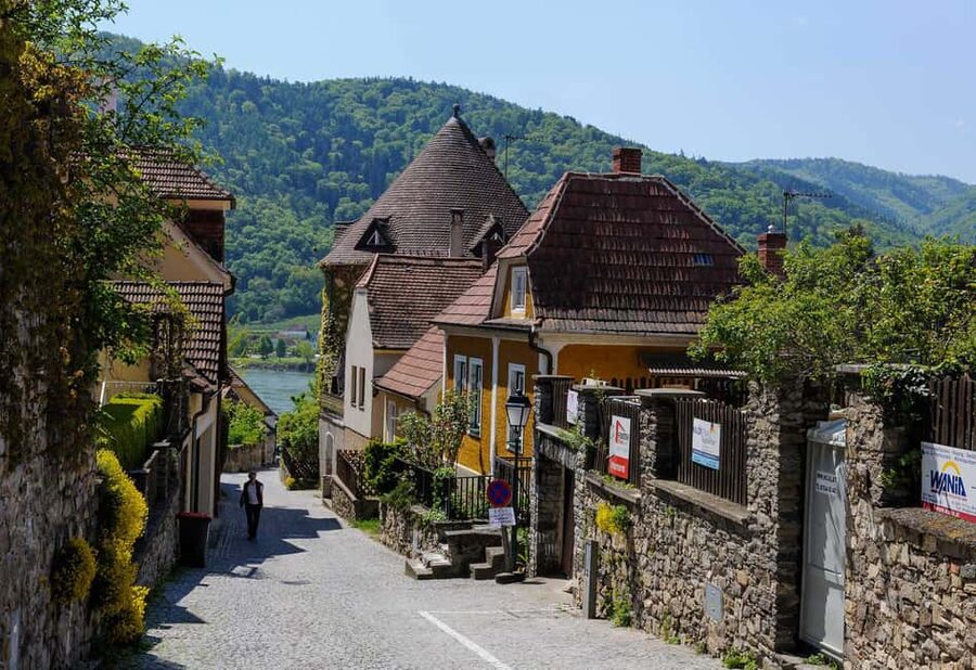 Vienna/Bratislava: Traunkirchen, Hallstatt & Salzburg Tour - Who this tour fits best (and who should skip it)