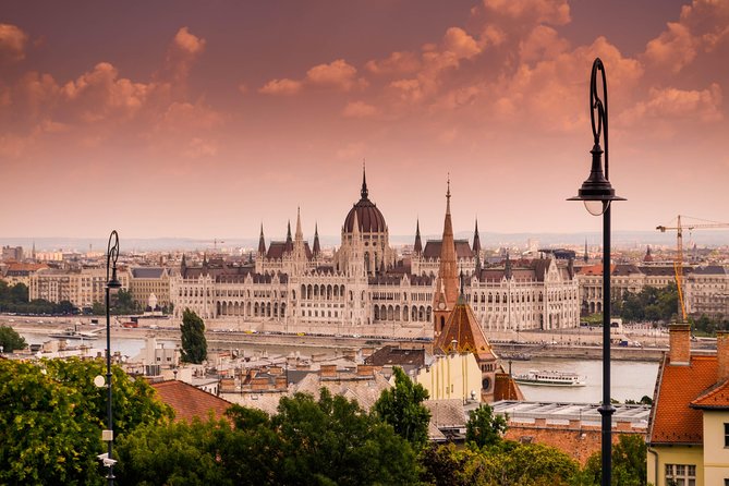 Vienna → Budapest - 2h of Sightseeing - Comfortable Premium Car Private Transfer - Vienna to Budapest by premium car, with sightseeing built in